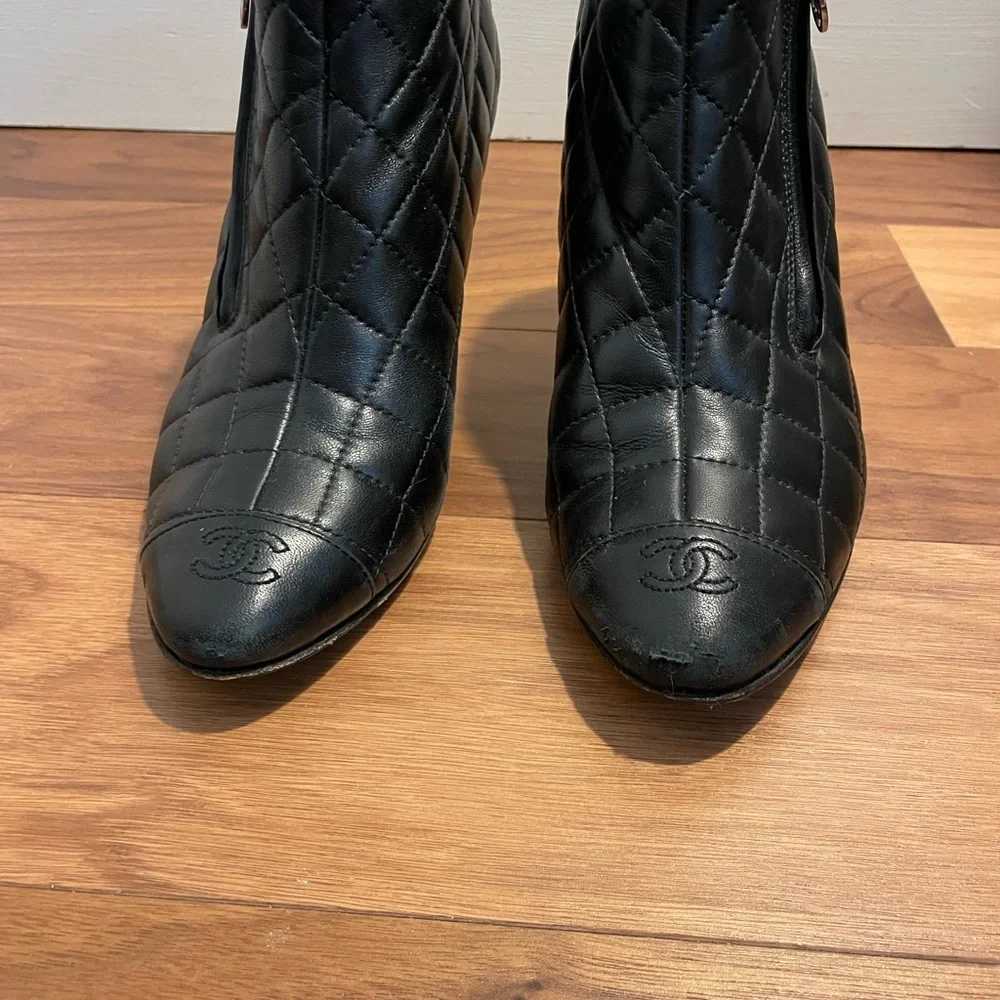 Chanel quilted leather booties - Picture 4 of 9